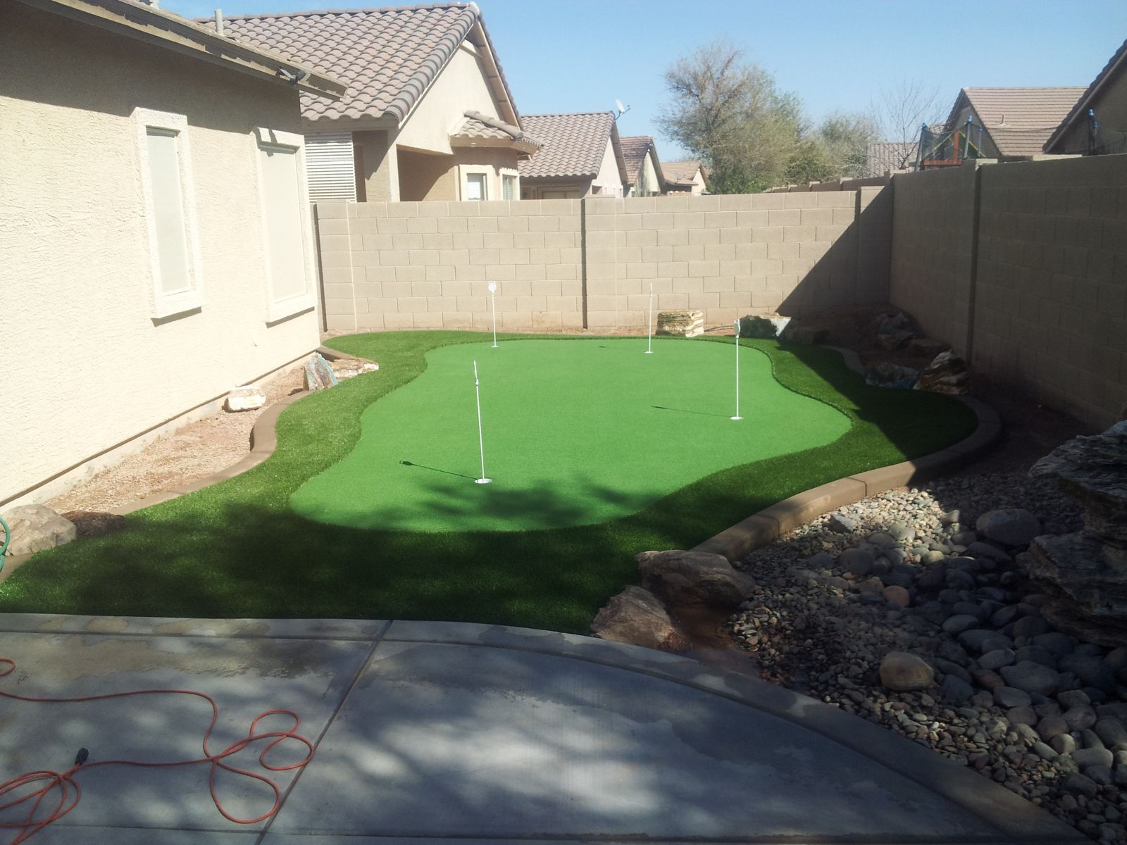 Why Invest in a Mesa, AZ Fake Grass Backyard Putting Green