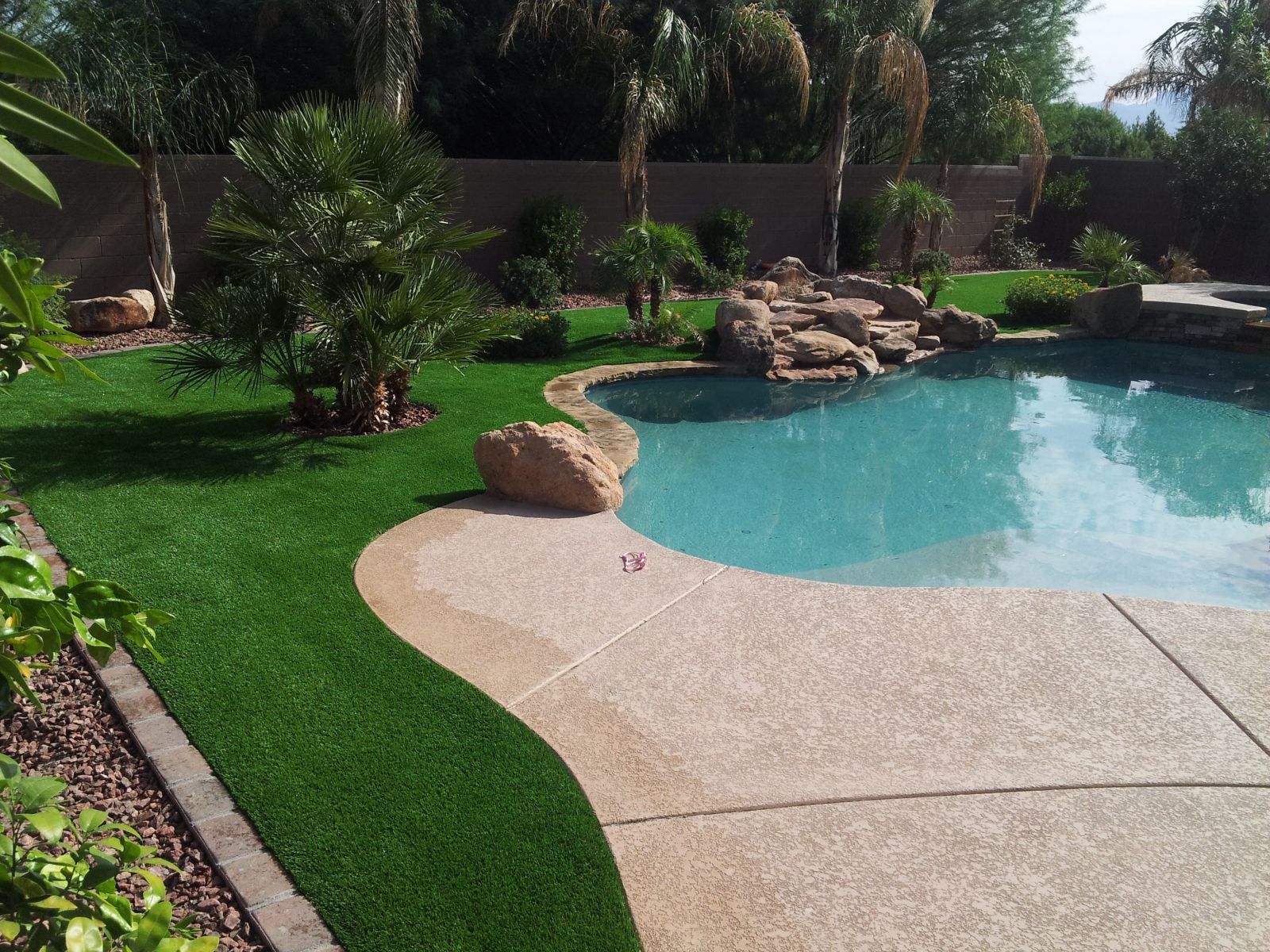 5 Reasons to Choose Artificial Turf for Your Arizona Home